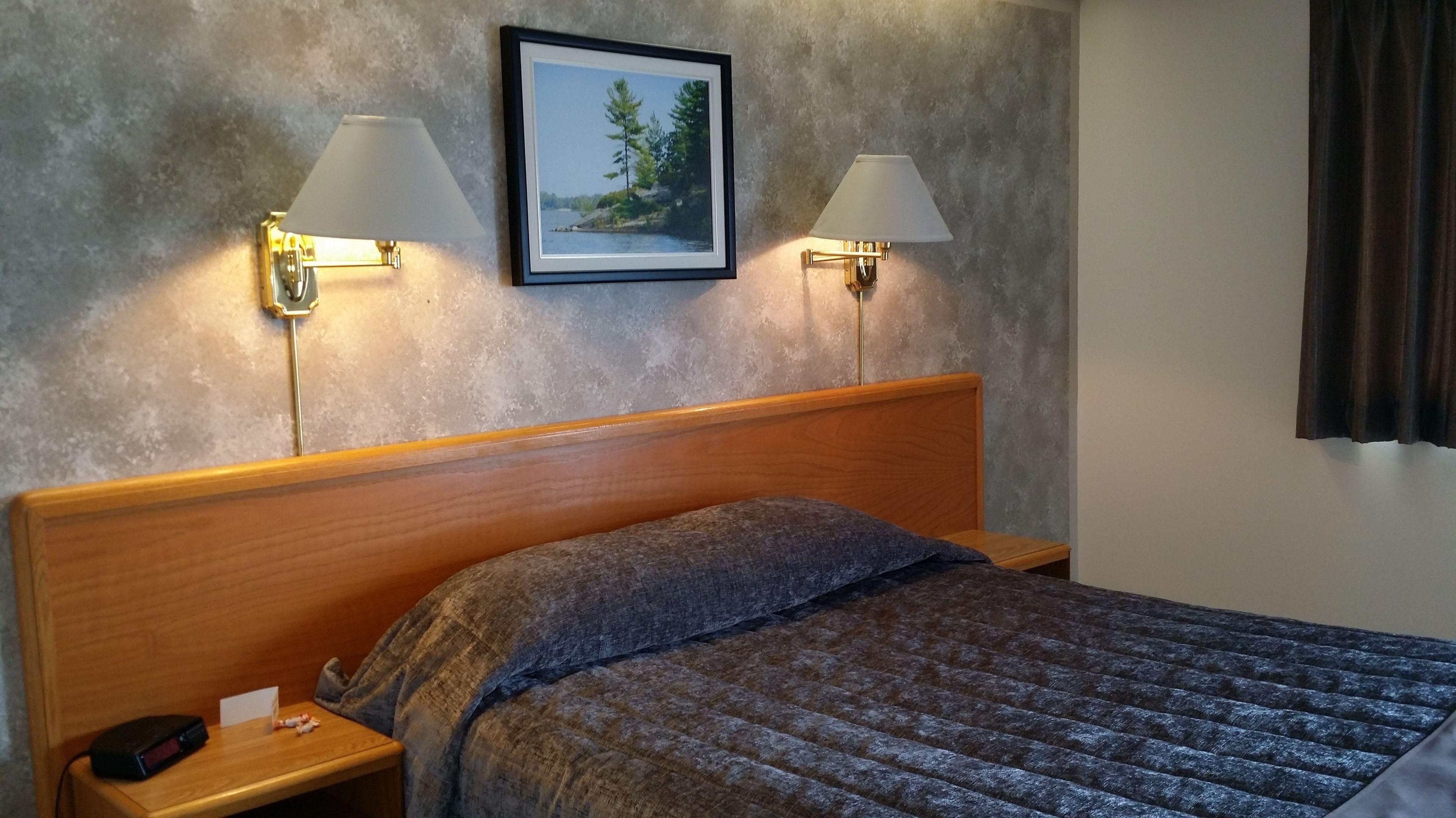 LAKEVIEW INN | ⋆⋆ | BLIND RIVER, CANADA | SEASON DEALS FROM $81